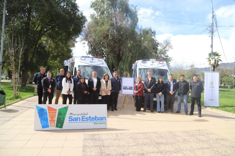 Con financiamiento del Gobierno Regional y apoyo privado, San Esteban suma dos vehículos de emergencia